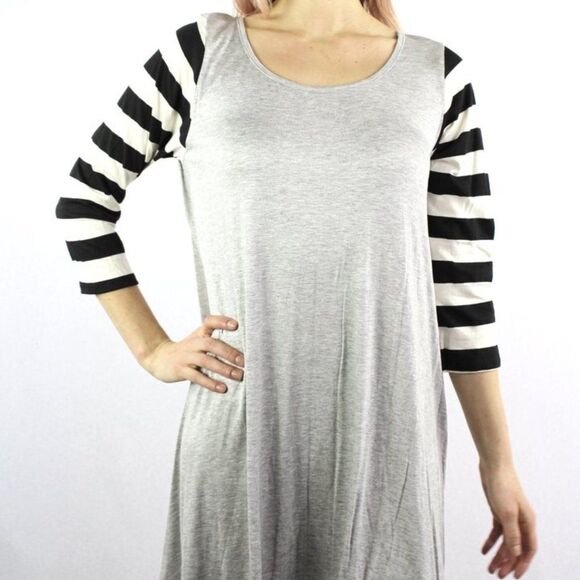Miss 2 Day Stripe 3/4 Sleeve Wide Hem Women’s Small Gray Scoop Neck Dress - Picture 8 of 8